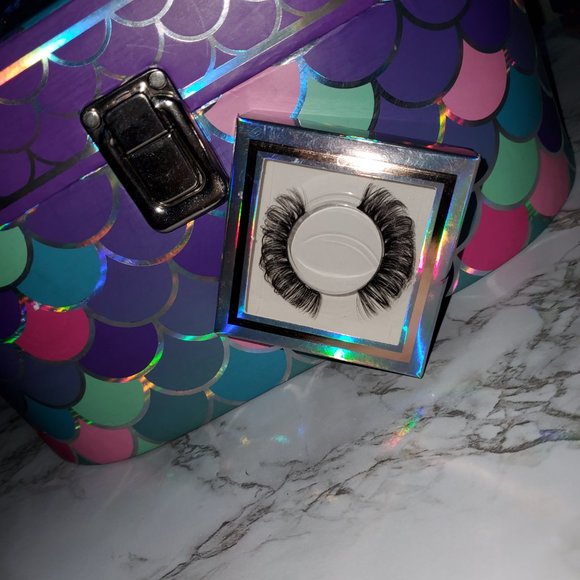 False eyelashes - Picture 3 of 11